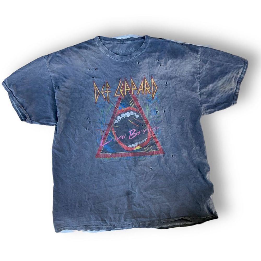 🧨 Def Leppard “Love Bites” Tee 🦷 Distressed Vintage Rock Shirt (XL) - Picture 2 of 6